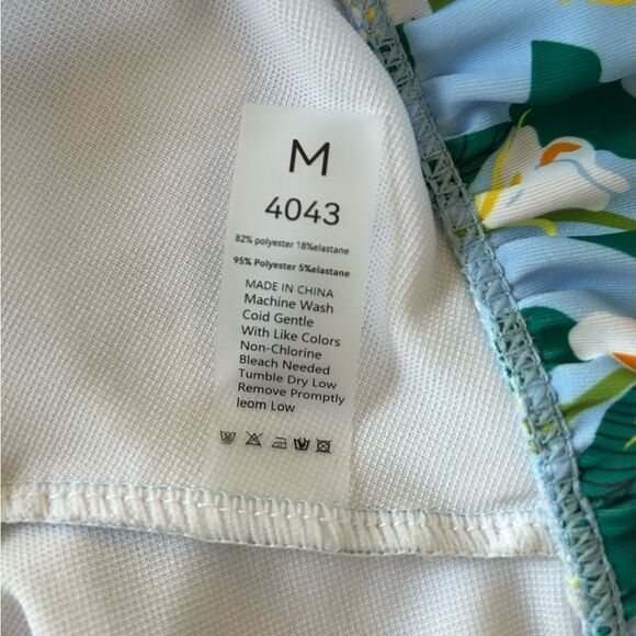 NWOT … Floral Ruffle “Size: M” 3 Piece Bikini Set - Picture 3 of 3